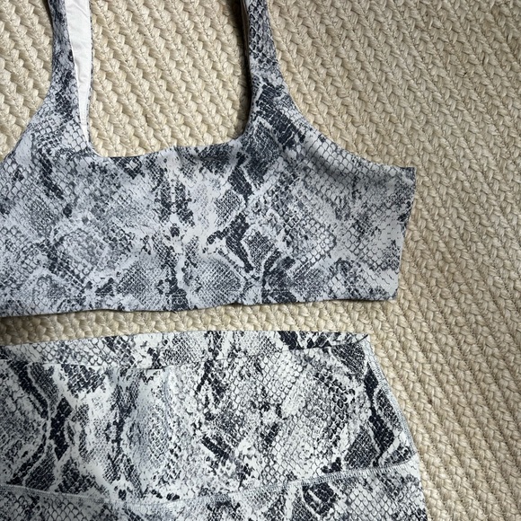 ALO Yoga snake skin print bra and biker shorts set - Picture 3 of 8